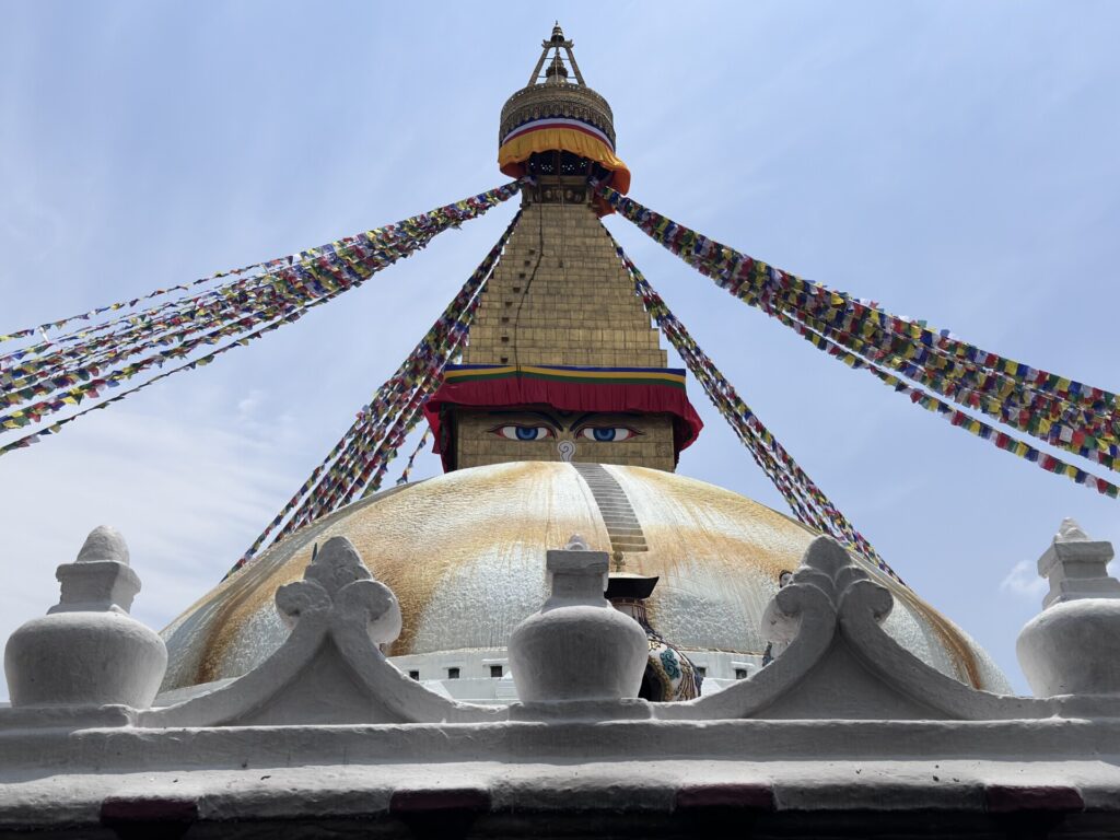 Dach vom Kloster mit Gebetsfahnen, Kathmandu